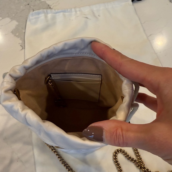 Gucci GG MARMONT MINI BUCKET BAG - Picture 5 of 9